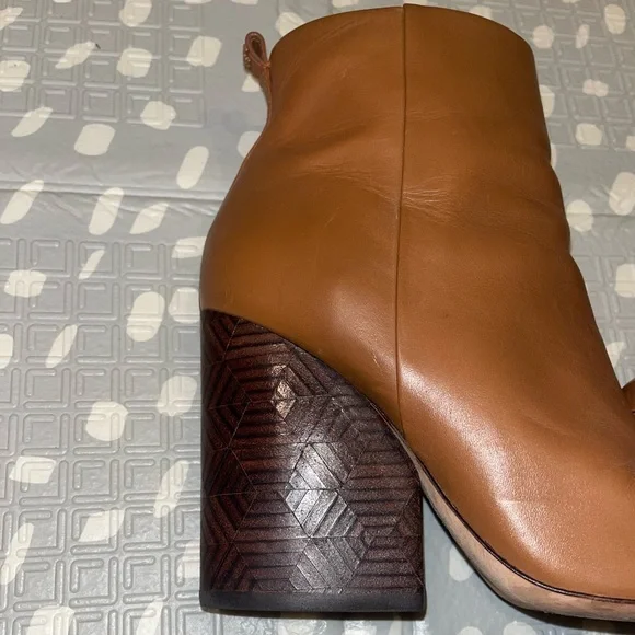 Tory Burch Tan‎ Leather Ankle Boots - Picture 3 of 11